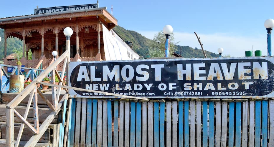 New Lady of Shalot Houseboat, Srinagar 1